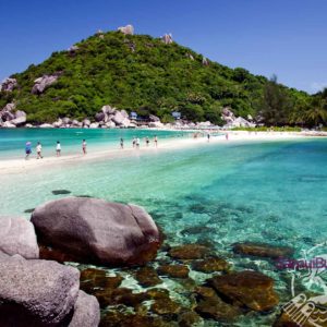 The islands Koh Tao and Koh Nang Yuan are two of the world’s most breathtaking islands. You can discover the absolutely beautiful coral reefs.